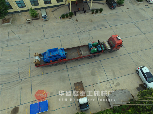 1800*1000全自動液壓對輥破碎機(jī)